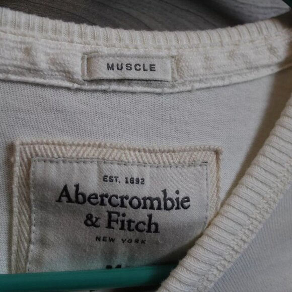 Ambercrombi Cream Long Sleeve, Medium Muscle - Picture 2 of 3